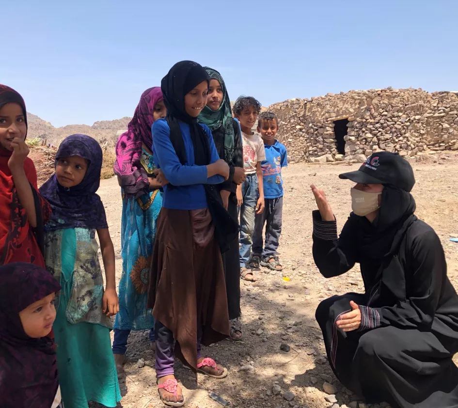 Für die Jemeniten: Gerrianne Pennings im Gespräch mit Kindern im Jemen