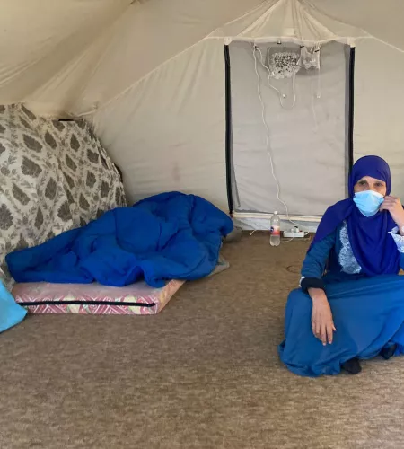 Shahinaz in ihrem Zelt