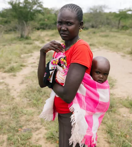 Klimawandel: Mutter mit ihrem Kind in Uganda