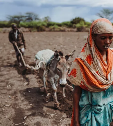 Vrouwen op het veld in de droogte in Ethiopië