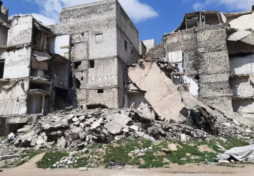 2 Monate nach dem Erdbeben: Eingestürzte Häuser in Syrien