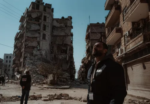 Hilfe für die Erdbebenopfer: ZOA-Mitarbeiter sieht sich die Schäden in Aleppo an