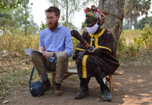 Ein Jahr für Uganda: Praktikant Joppe interviewt Josephine in Uganda