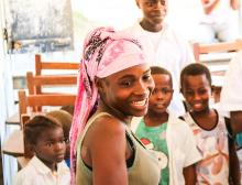 Liberia: Frau eines Teilnehmers der Soziotherapie-Gruppe